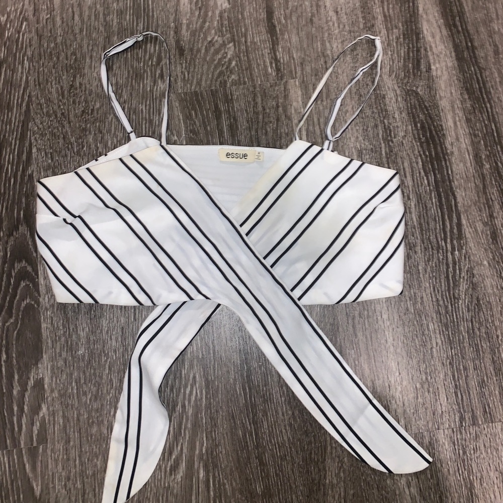Essue tie top